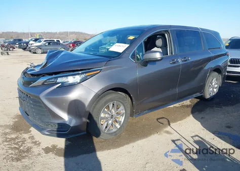 2022 Toyota Sienna Le z USA, uszkodzony, nr VIN 5TDKRKEC5NS101536
